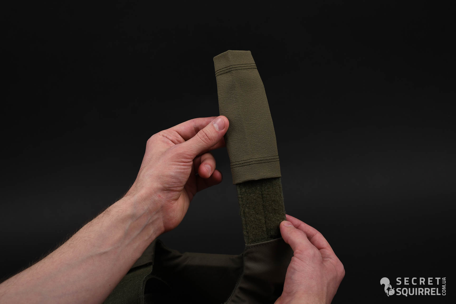 Spiritus Systems Shoulder Cover Low Profile: вдягання на лямки - secretsquirrel.com.ua