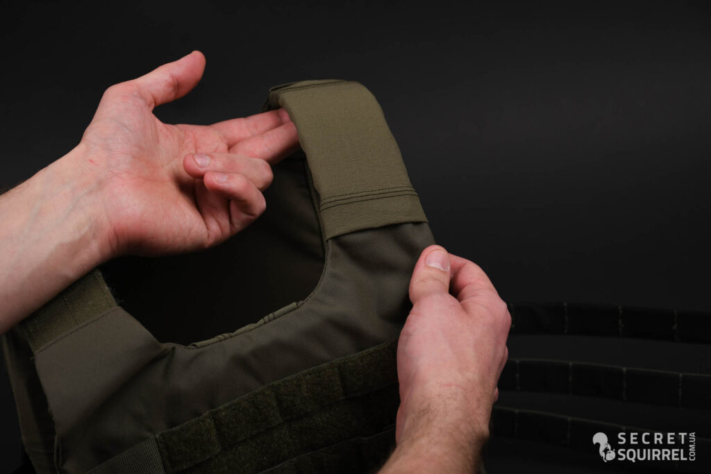 Spiritus Systems Shoulder Cover Low Profile: вдягання на лямки - secretsquirrel.com.ua